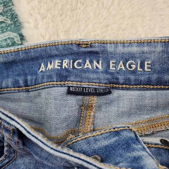 American Eagle Distressed Midi Shorts 0 - Picture 4 of 7